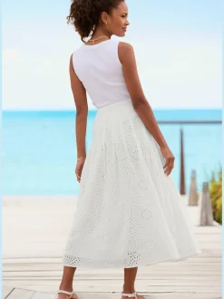 Jupe longue d'été à broderie ajourée avec plis flatteurs