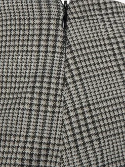 Jupe skort à carreaux avec boutons décoratifs sur le devant