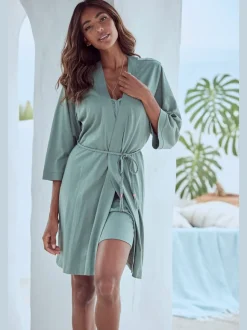 Kimono avec tresses comme ceinture à nouer