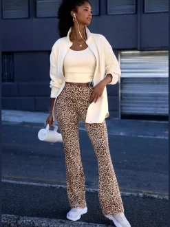 Legging évasé confortable avec imprimé léopard audacieux