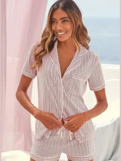 Élégant pyjama court avec motif sur toute la surface