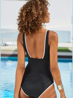 Maillot de bain uni avec bonnets doux intégrés