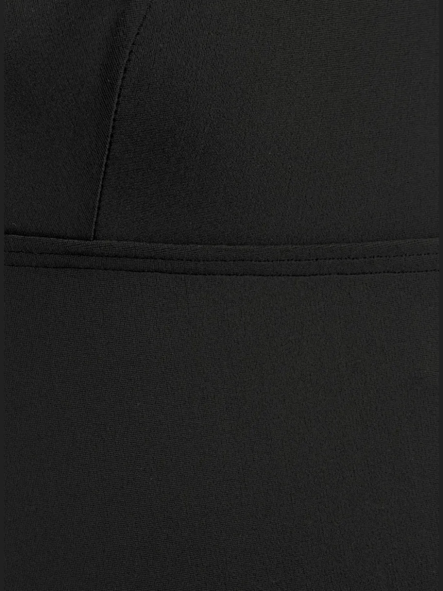 Maillots de bain avec empiècements et inserts modelants élégants