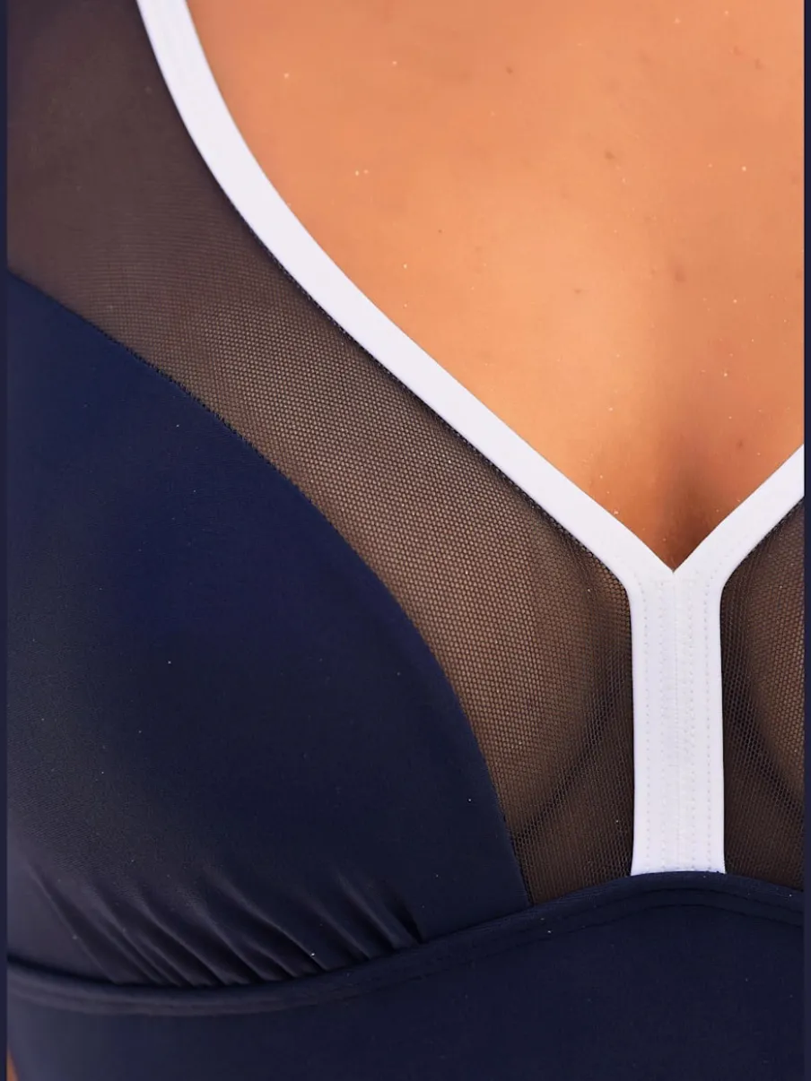 Maillots de bain avec empiècements et inserts modelants élégants