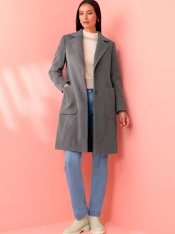 Manteau court à col revers avec grandes poches spacieuses