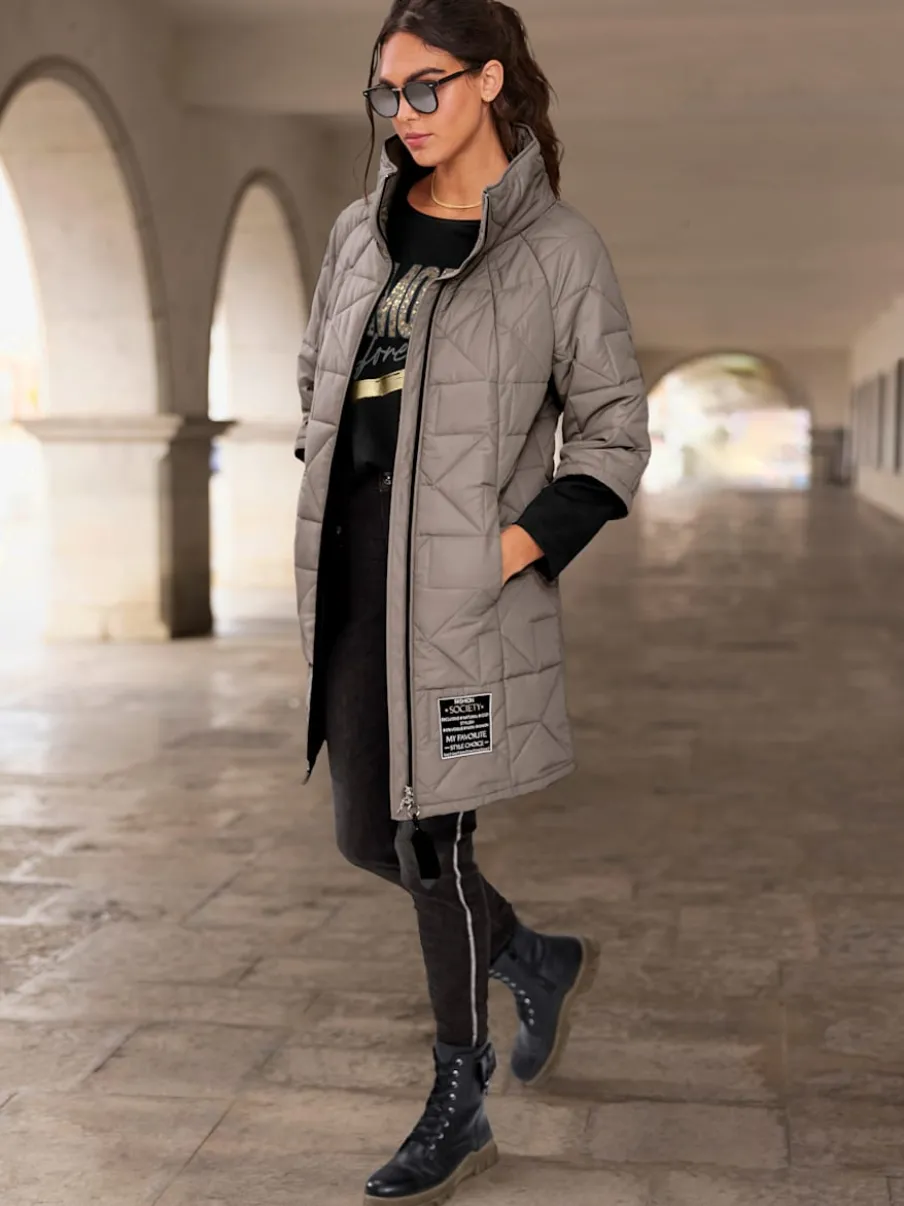 Manteau court matelassé avec logo et poches fendues