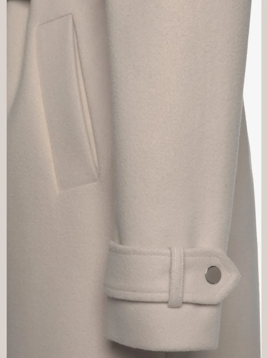Manteaux à col à revers avec ceinture et poches