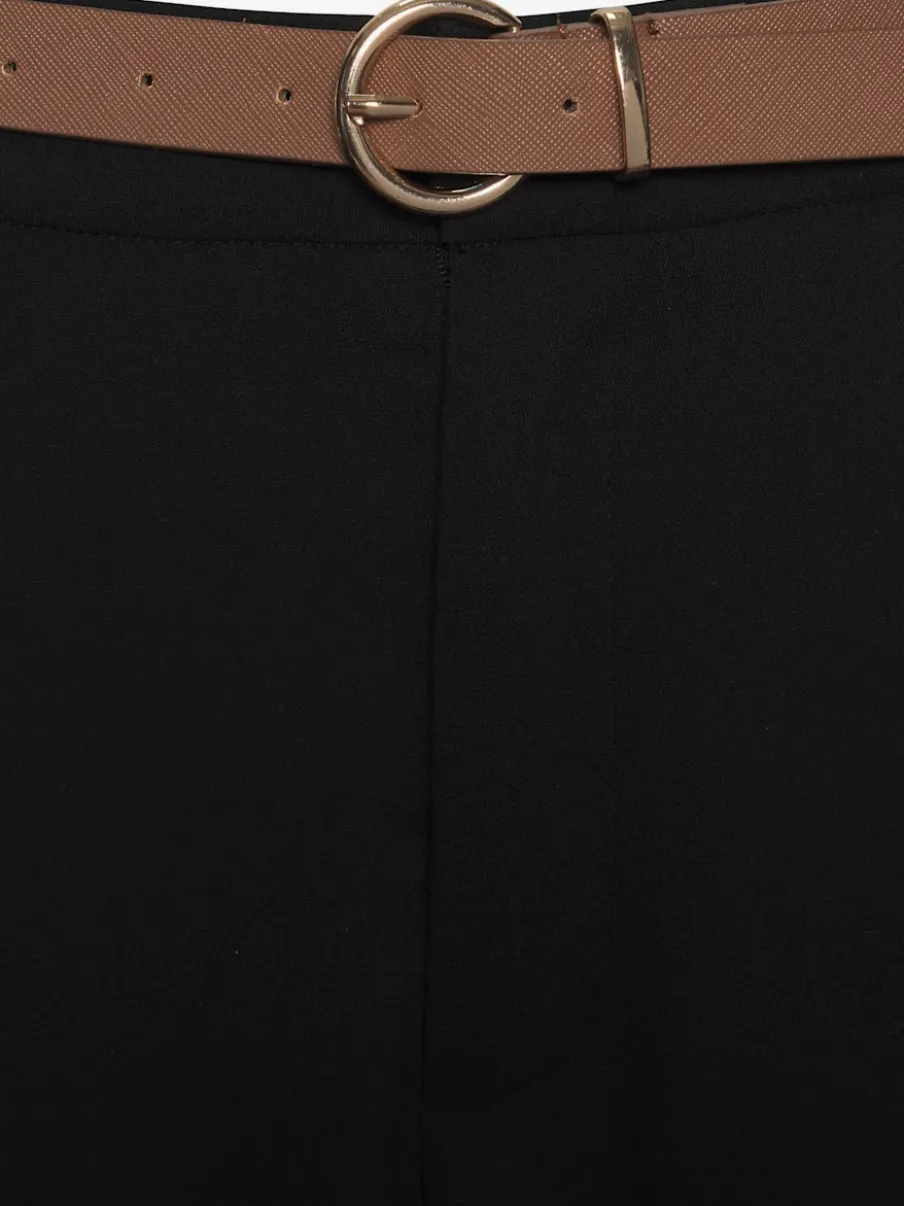 Pantalon à ceinture étroite avec poches fendues et jambes étroites