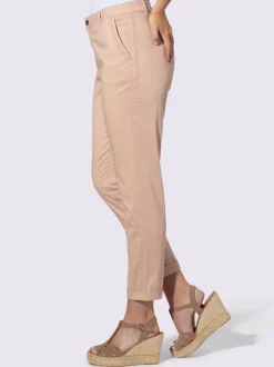 Pantalon chino avec piqûres décoratives et poches latérales