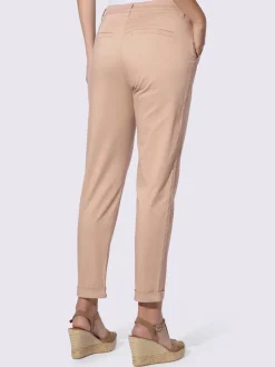 Pantalon chino avec piqûres décoratives et poches latérales