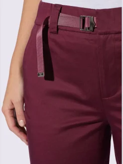 Pantalon chino en coton avec ceinture à fermeture innovante