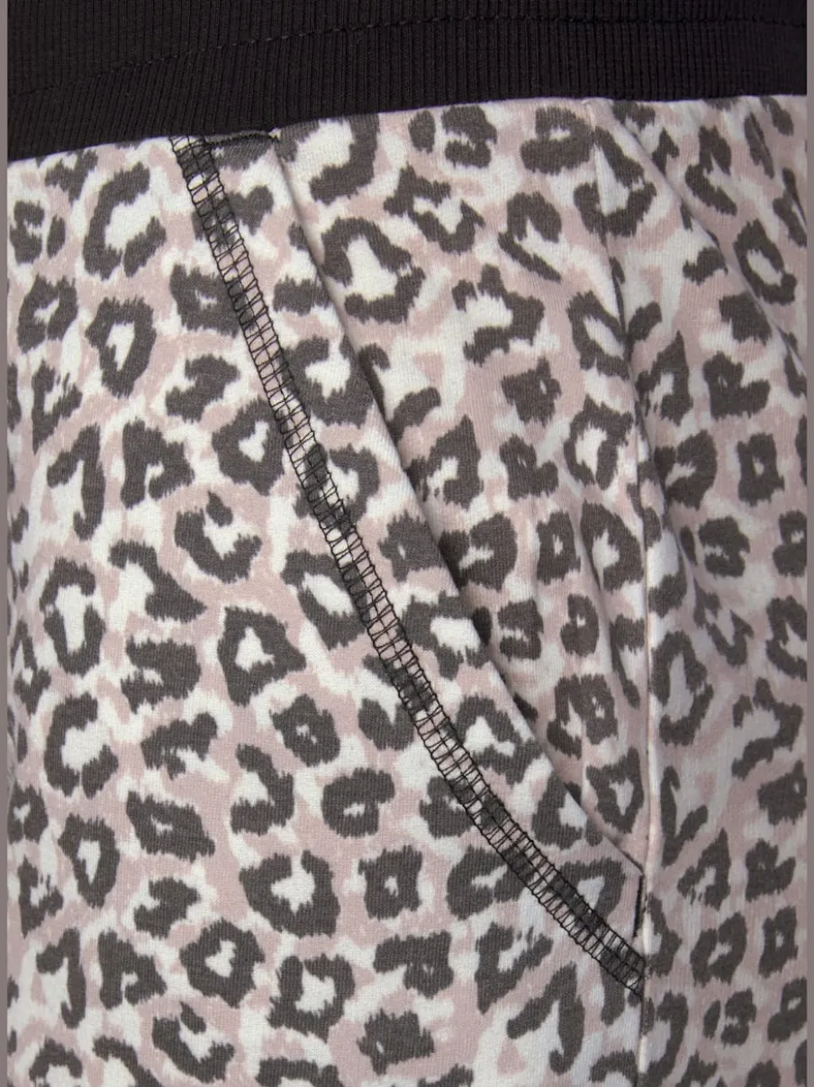 Pantalon confortable avec poches fendues et ourlet à revers