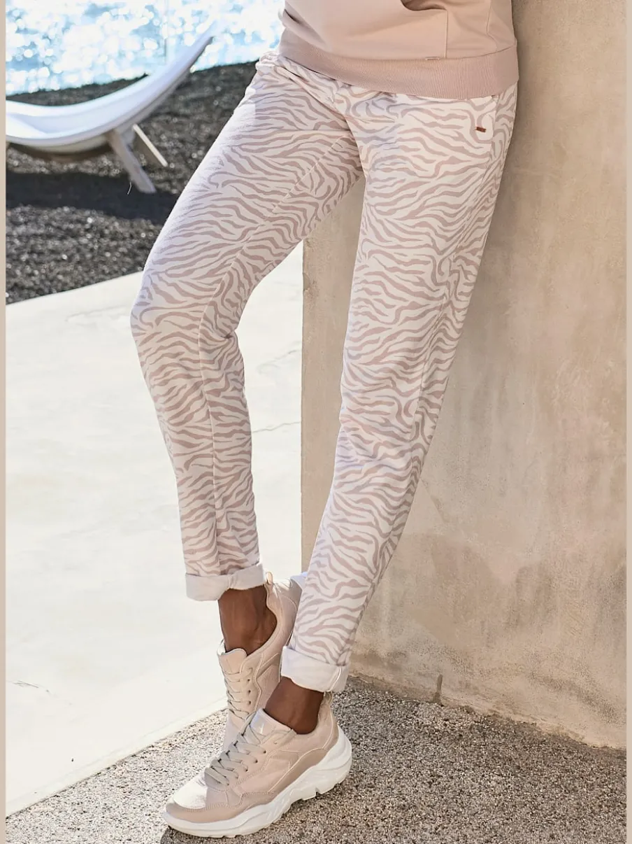 Pantalon confortable avec poches fendues et ourlet à revers