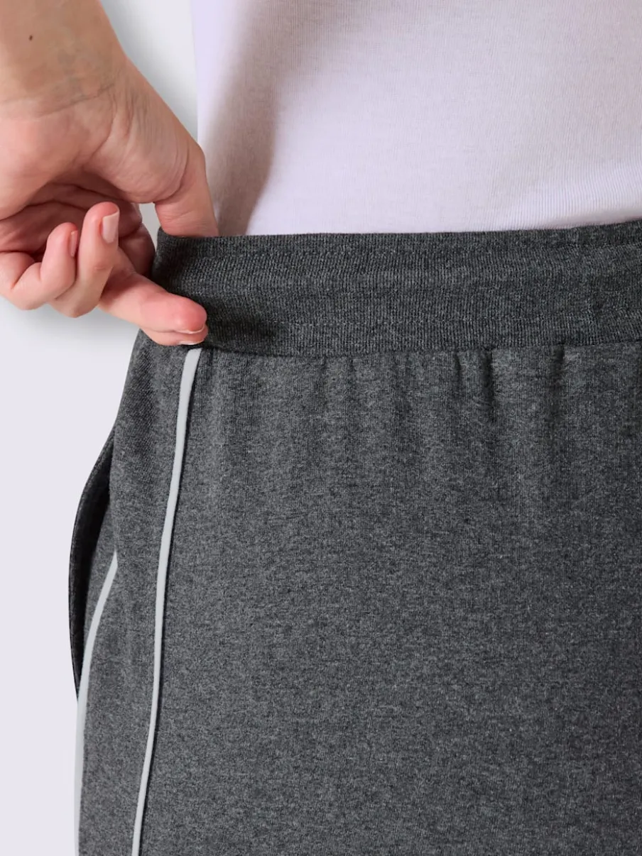 Pantalon court en matière sweat avec passepoil double sportif et ceinture élastique
