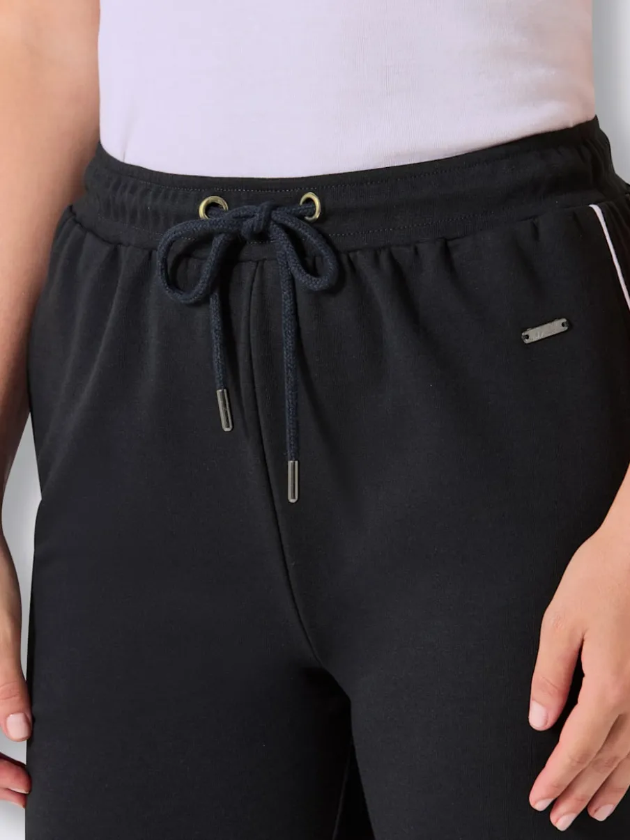 Pantalon court en matière sweat avec passepoil double sportif et ceinture élastique