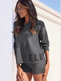 Pantalon court en tricot doux avec logo brodé et finition agréable