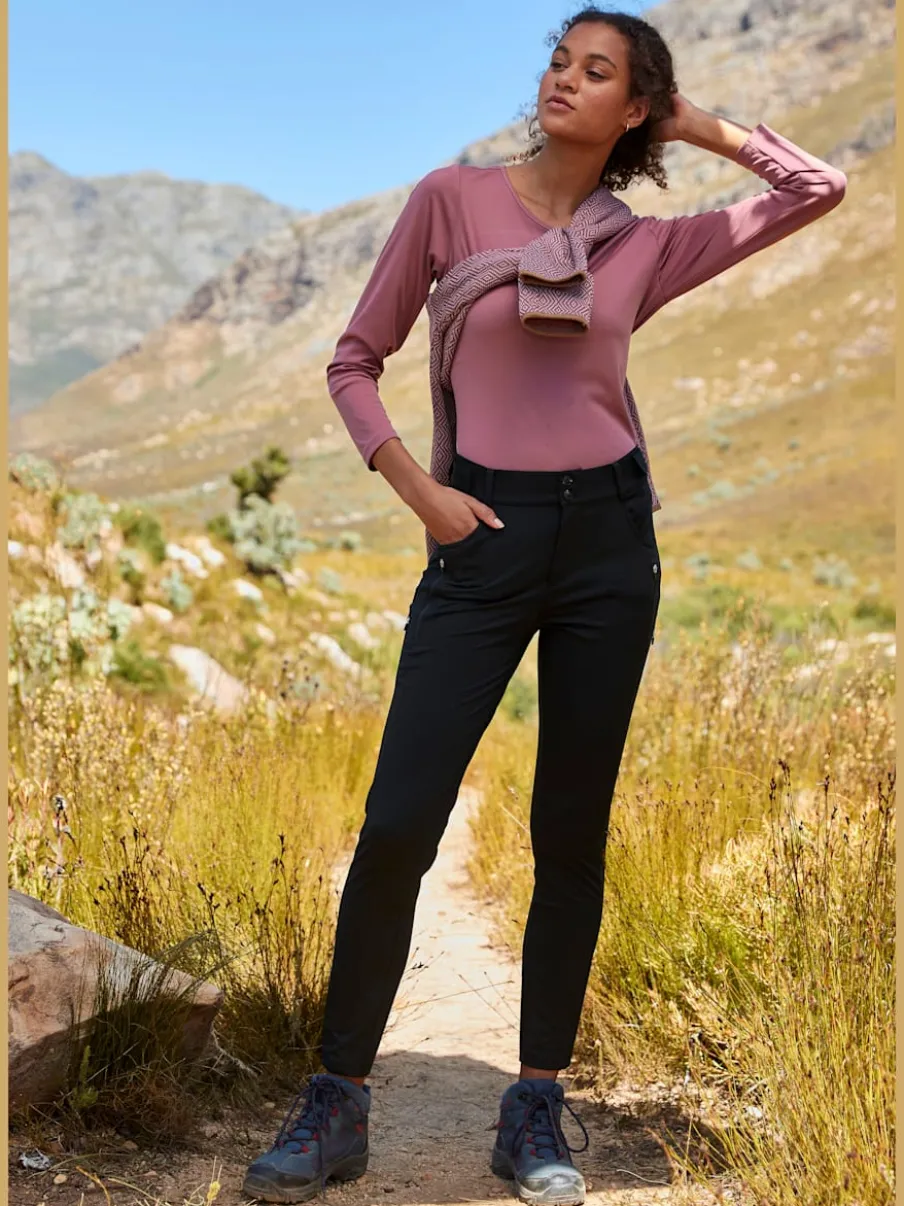 Pantalon de trekking ajusté avec poches zippées pratiques