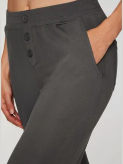 Pantalon détente en matière douce avec jambes droites et patte de boutonnage