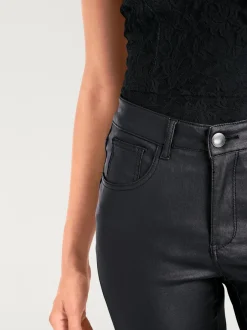 Pantalon effet ventre plat avec coupe skinny et brillance raffinée