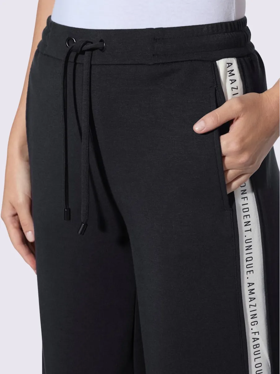 Pantalon en jersey avec rayures contrastées et poches latérales