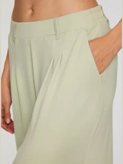 Pantalon fluide à taille haute avec poches latérales et jambes larges
