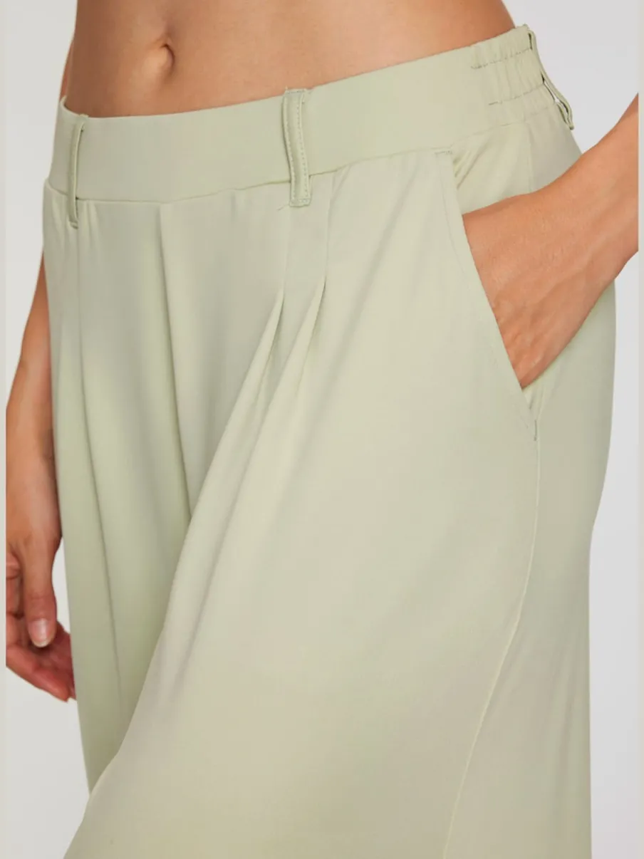 Pantalon fluide à taille haute avec poches latérales et jambes larges