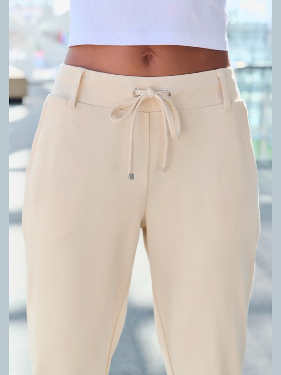 Pantalon jogpant avec poches latérales et lien ajustable