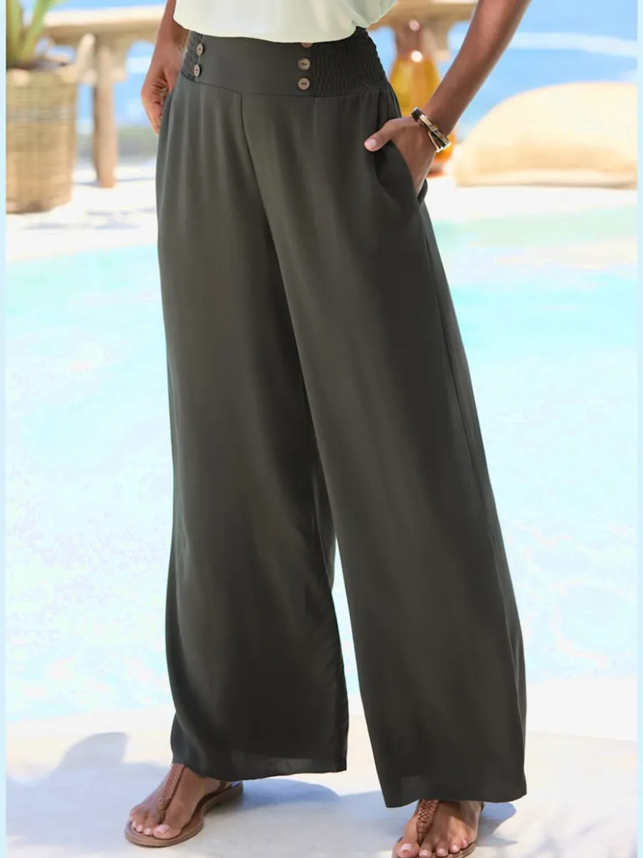 Pantalon large avec poches latérales et détails smockés