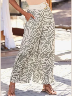 Pantalon large en satin à motif zébré avec ceinture smockée