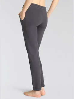 Pantalons confortables avec poches et logo brodé