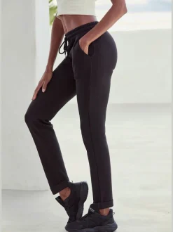 Pantalons confortables avec poches et logo brodé