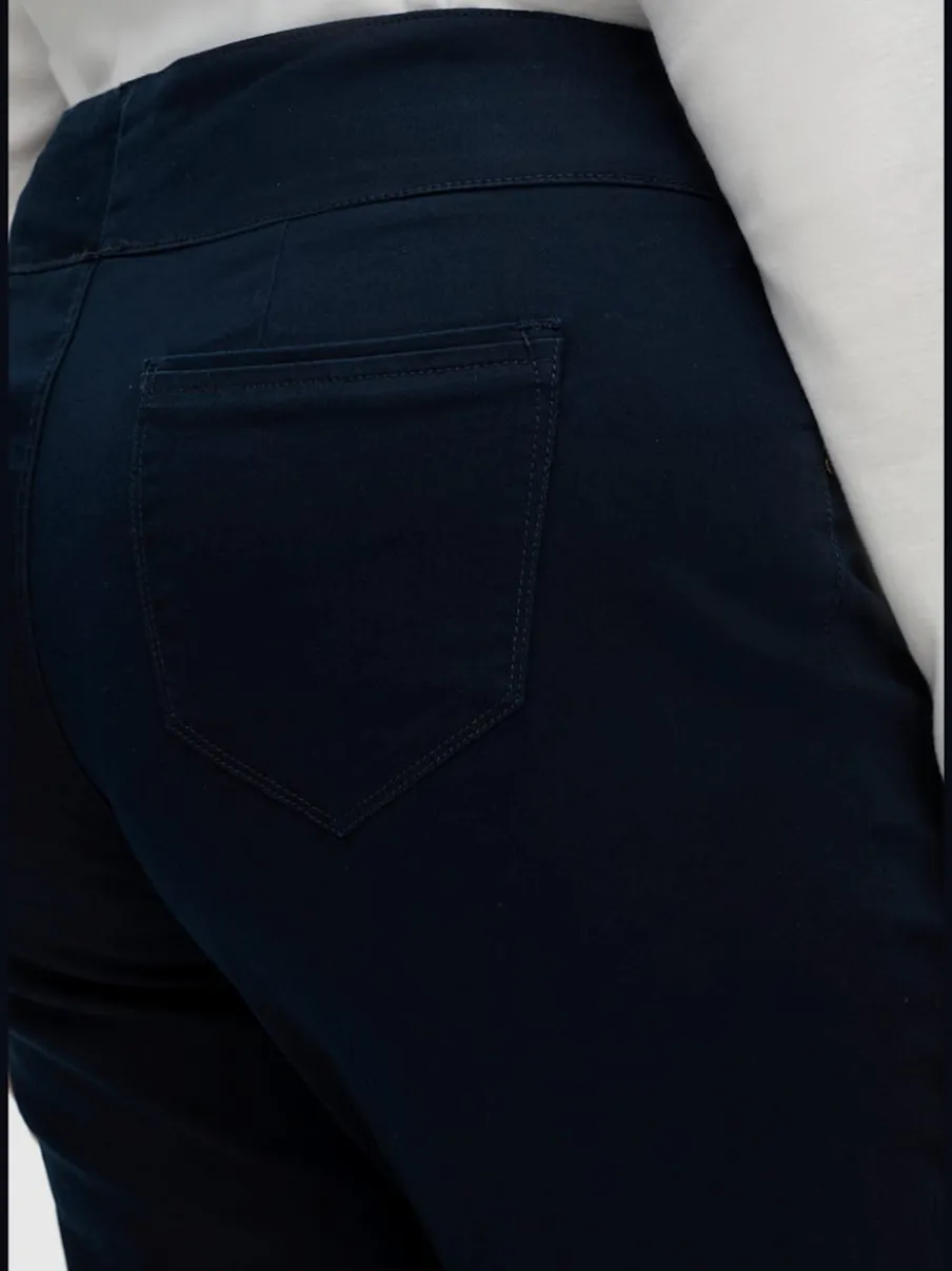 Pantalons confortables avec ceinture élastique et poches.