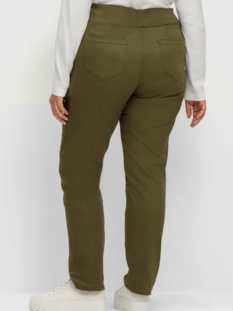 Pantalons confortables avec ceinture élastique et poches.