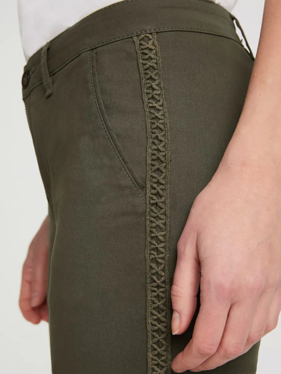 Pantalons droits avec poches et ceinture pratique