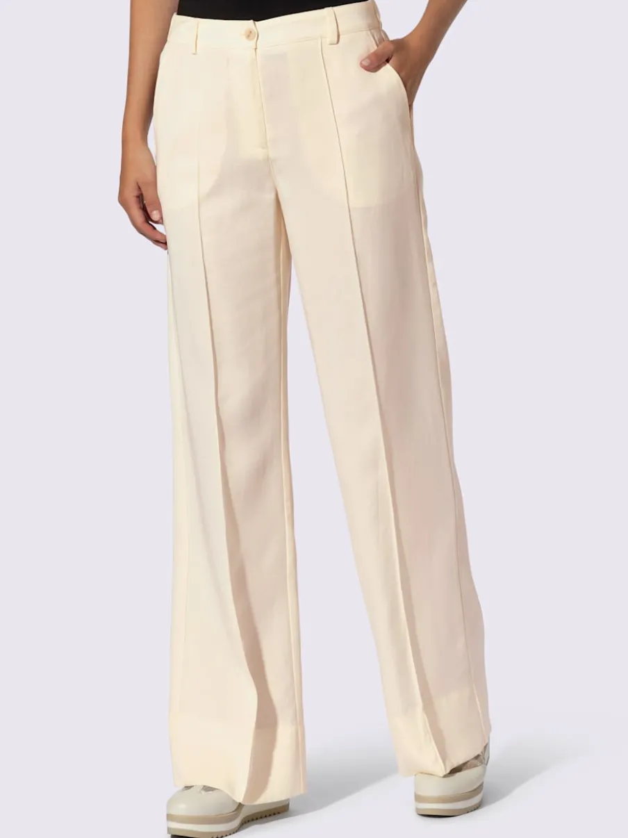 Pantalons larges avec poches latérales et nervures affinantes