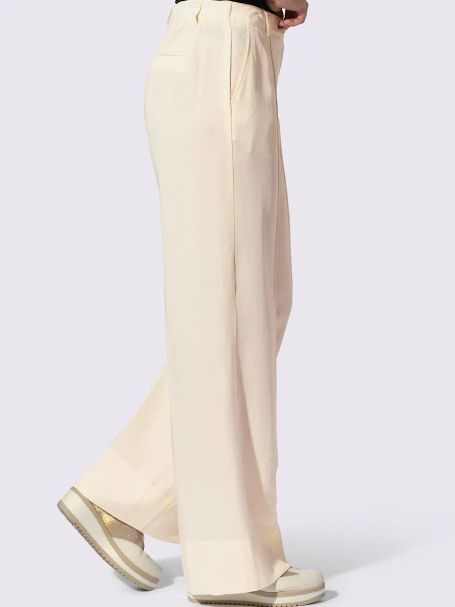 Pantalons larges avec poches latérales et nervures affinantes