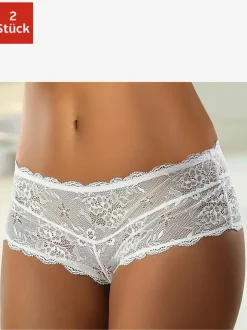 Panty féminin à l'aspect légèrement transparent
