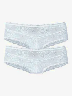 Panty féminin à l'aspect légèrement transparent