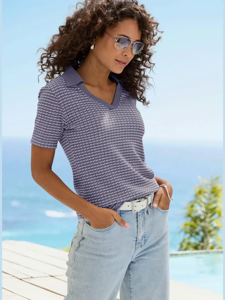 Polo en tricot à col V et manches courtes avec joli motif bicolore
