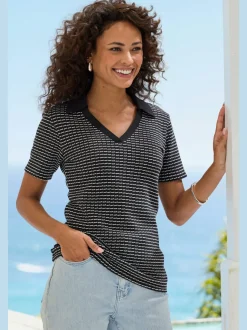 Polo en tricot à col V et manches courtes avec joli motif bicolore