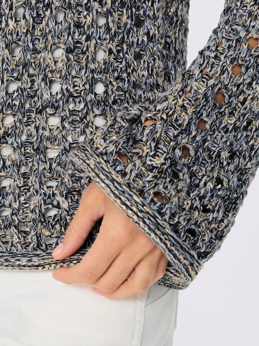Pull ajouré léger avec motifs et manches longues trompette