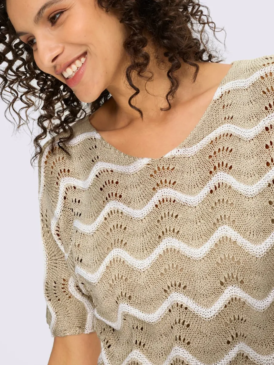 Pull ajouré léger à col en V et manches courtes