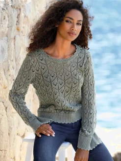 Pull ajouré léger à encolure ronde et manches longues