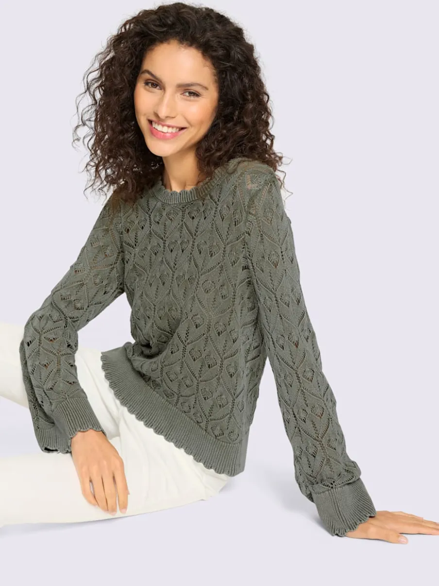 Pull ajouré léger à encolure ronde et manches longues