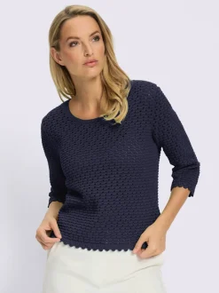 Pull ajouré léger à manches trois quart avec bords ondulés