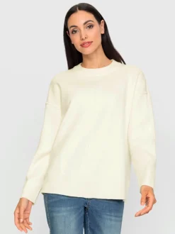 Pull ample encolure ronde avec mancherons et fentes latérales