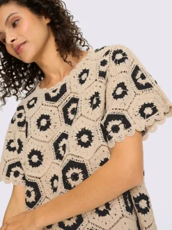 Pull ample en dentelle fleuri avec encolure ronde et manches courtes