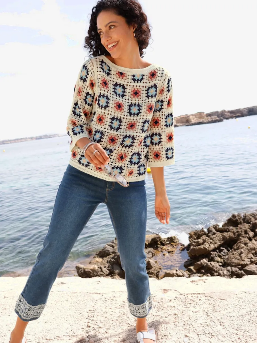 Pull au motif crochet avec col U et manches 3/4 larges