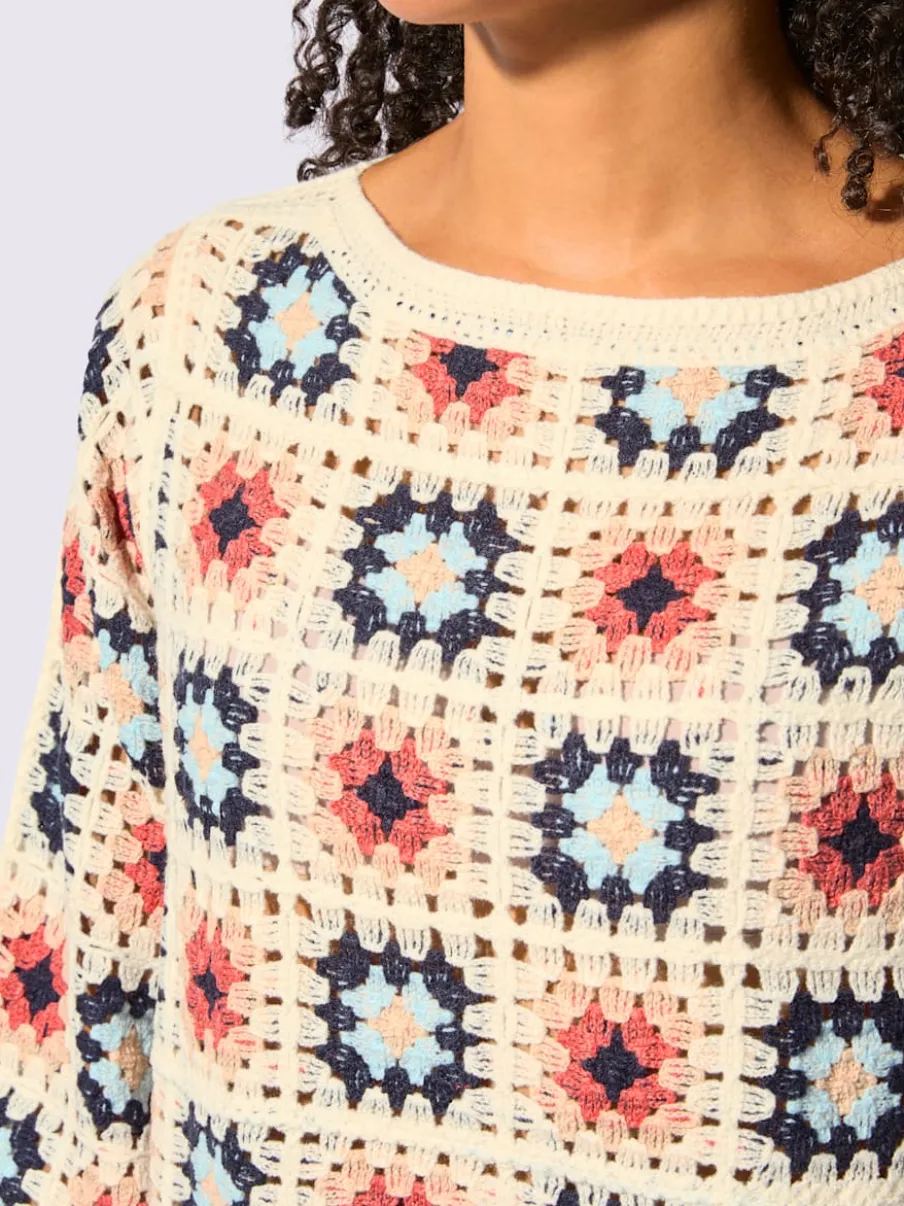 Pull au motif crochet avec col U et manches 3/4 larges