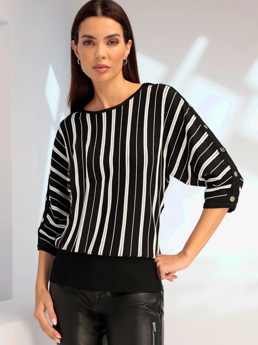 Pull chauve-souris rayé avec rivets décoratifs aux épaules